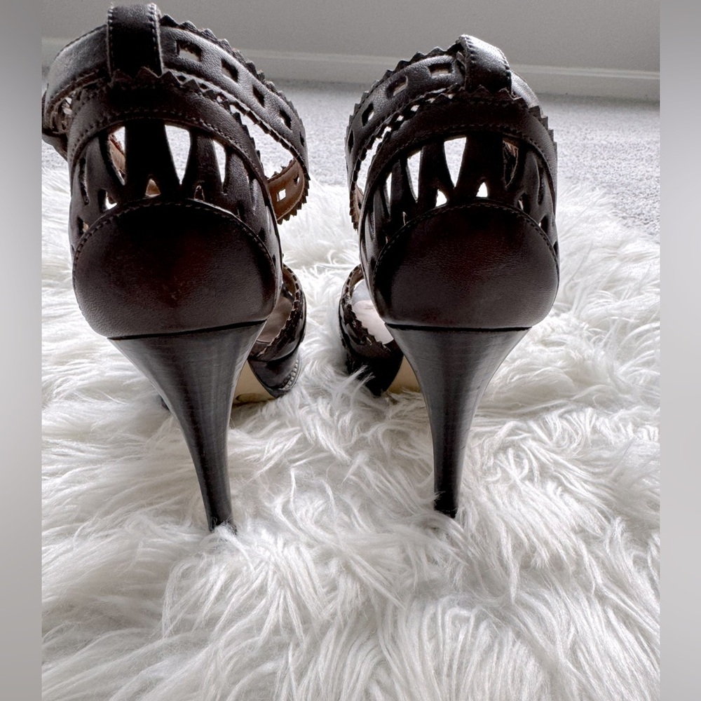 GUESS Heels - Picture 2 of 5